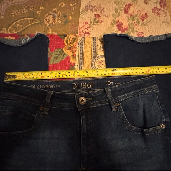 DL1961 Joy Flare Pulse Women's Jeans 32 EUC - Picture 5 of 8